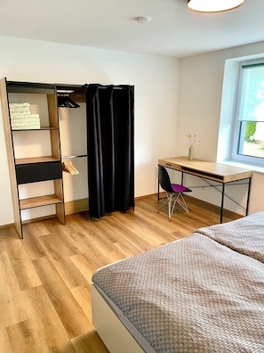 Iron/ironing board, WiFi, bed sheets