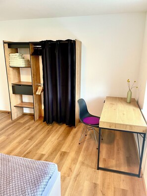 1 chambre, fer et planche à repasser, Wi-Fi, literie fournie