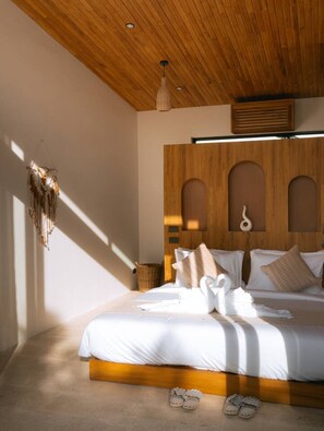 Desk, WiFi, bed sheets