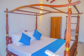 Escritorio, espacio para trabajar con laptop y wifi gratis