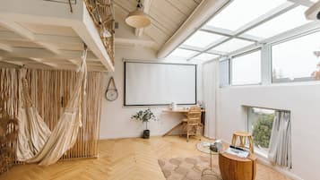 Superior Studio Suite | Blackout drapes, iron/ironing board, free WiFi