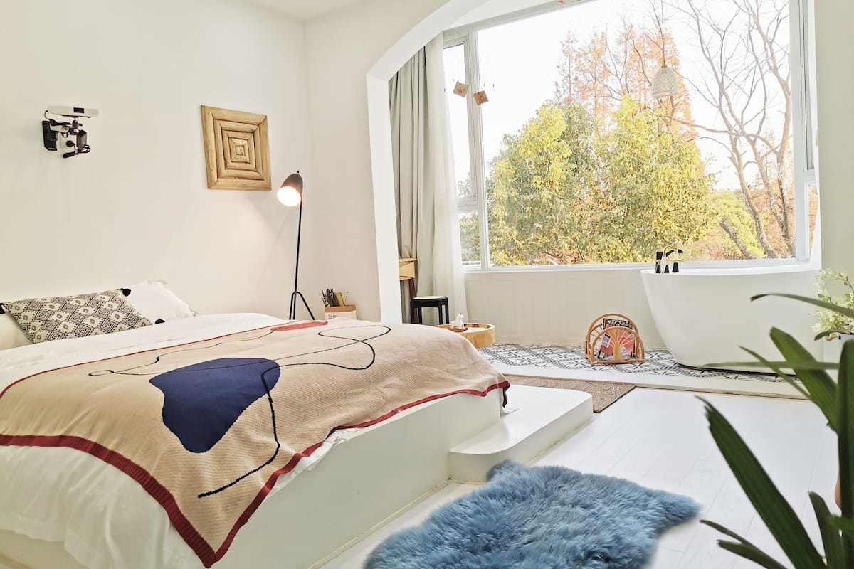 Cortinas blackout, tabla de planchar con plancha y wifi gratis 
