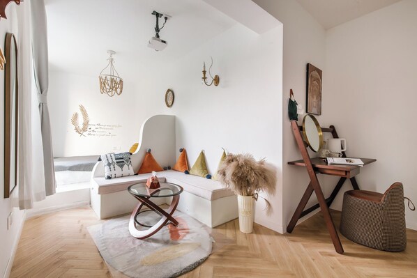 Standard Studio Suite, Courtyard View