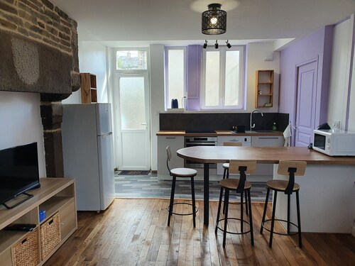 Fully furnished and equipped apartment in the courtyard of the Haut Manoir