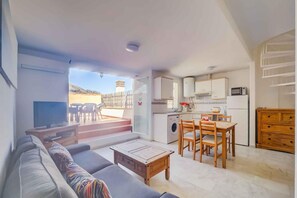 TV - 3 Bed Apartment Sleeps 5 - 2 Pools - Smart Tv (Fuengirola)