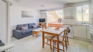 Unclassified image, 5 of 30, button - 3 Bed Apartment Sleeps 5 - 2 Pools - Smart Tv (Fuengirola)