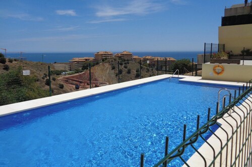 3 Bed Apartment Sleeps 5 - 2 Pools - Smart Tv