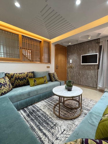 sunny house in the city centre close to the beach