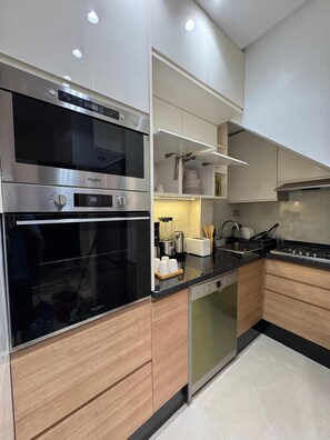 Microwave, stovetop, dishwasher