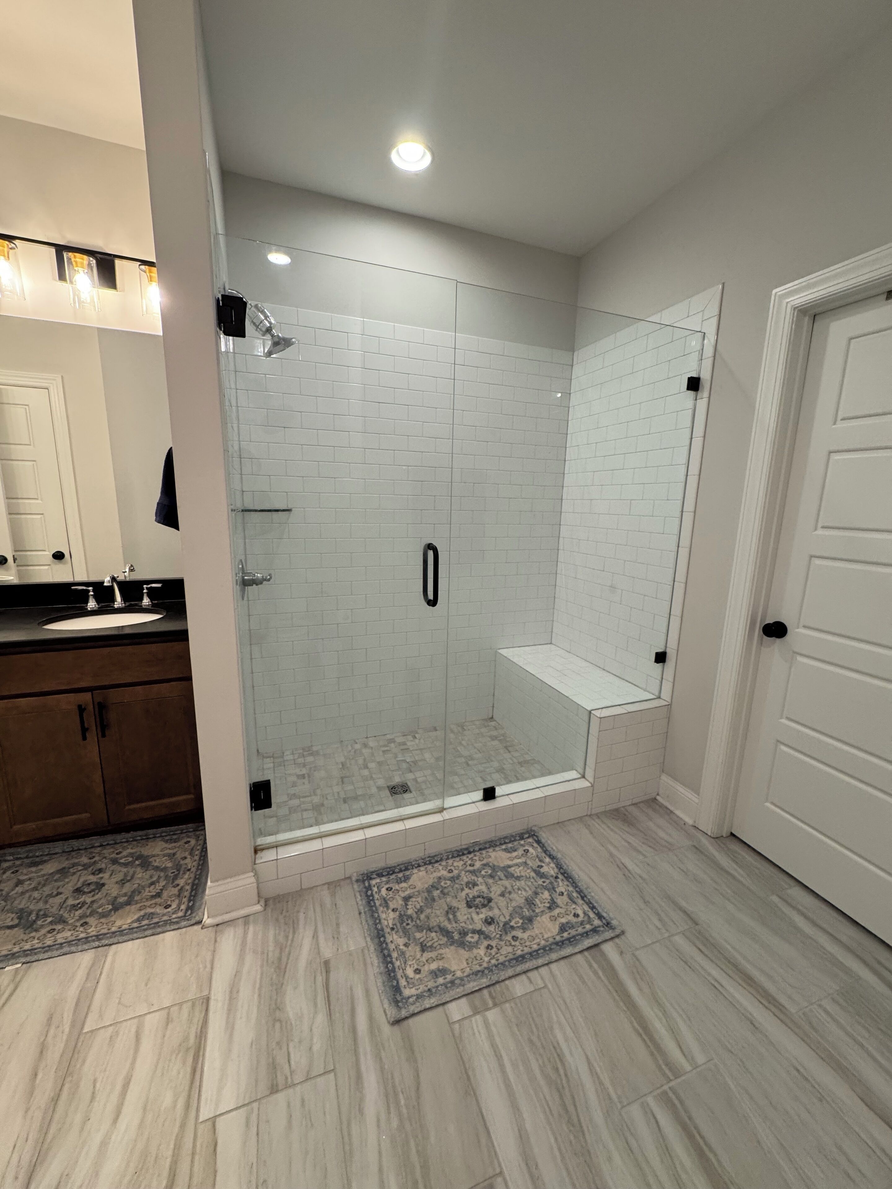 淋浴设施、吹风机、毛巾、卫生纸