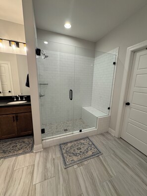 Shower, hair dryer, towels, toilet paper - Quiet family friendly townhome minutes from Auburn’s campus (Auburn)