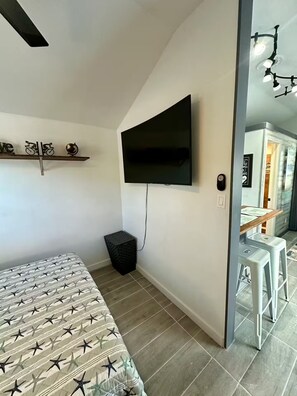 1 habitación, escritorio, tabla de planchar con plancha y wifi gratis