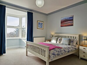 3 chambres, accĂšs Ă Internet, literie fournie