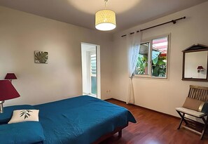 3 habitaciones, tabla de planchar con plancha, internet y ropa de cama 