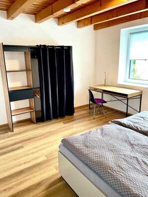 Iron/ironing board, WiFi, bed sheets