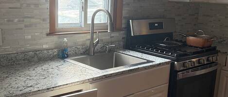 電子レンジ、オーブン、コンロ、食器洗い機