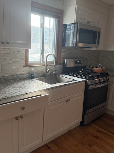 4-bedroom single-family house on a producing orchard of 10 square feet.