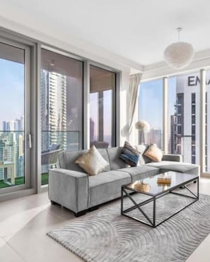 Luxury 4-Bed Escape in Downtown Dubai | Ruang tamu | 55 inci sebuah televisyen pintar dengan kabel, Netflix, Hulu