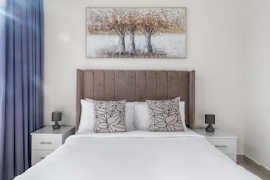 Luxury 4-Bed Escape in Downtown Dubai | Egyptian cotton sheets, premium bedding, blackout drapes, soundproofing