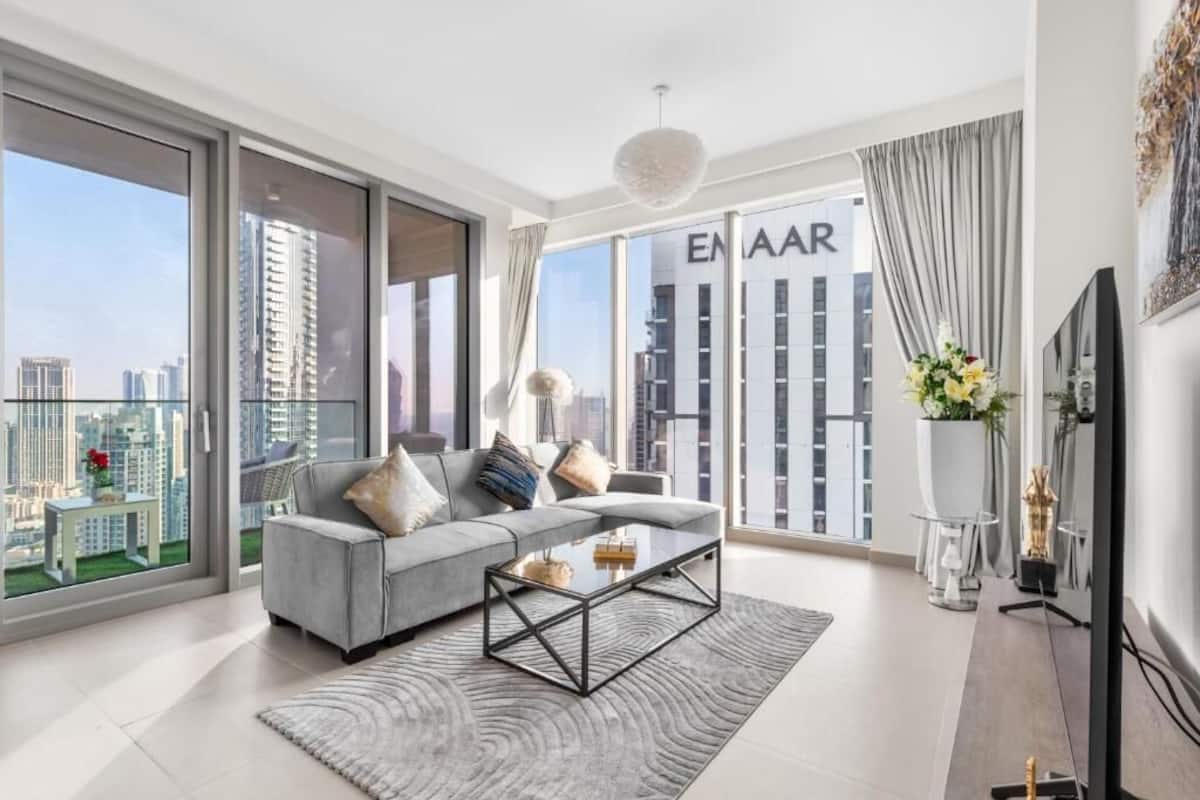 Luxury 4-Bed Escape in Downtown Dubai | Living area | 55-inch Smart TV with cable channels, Netflix, Hulu