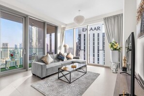 Luxury 4-Bed Escape in Downtown Dubai | Coin séjour | TV connectée de 55 pouces avec chaînes par câble, Netflix, Hulu