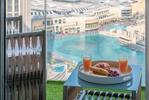 Stunning Downtown 4BR Sky High Luxury | Balcony view - Roomszy Forte Residences Downtown Dubai (Dubai)