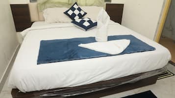 Individually furnished, desk, laptop workspace, free WiFi