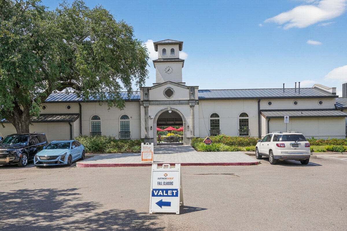 Photo 4 of City stay at Memorial Park.
Centralized property to all landmarks and hospital.