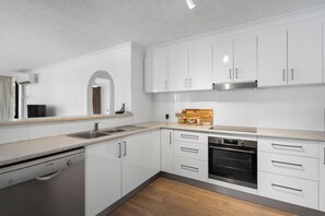 Apartment, Balcony, City View | Private kitchen