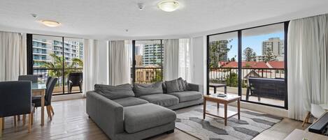 Apartment, Balcony, City View | Living area