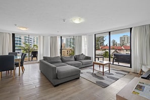 Apartment, Balcony, City View | Living area