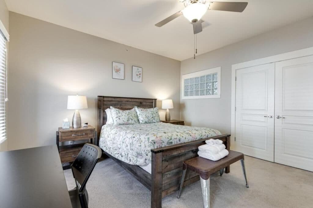 Apartamento familiar, 2 habitaciones, no fumadores, cocina | Escritorio y espacio para trabajar con un portátil