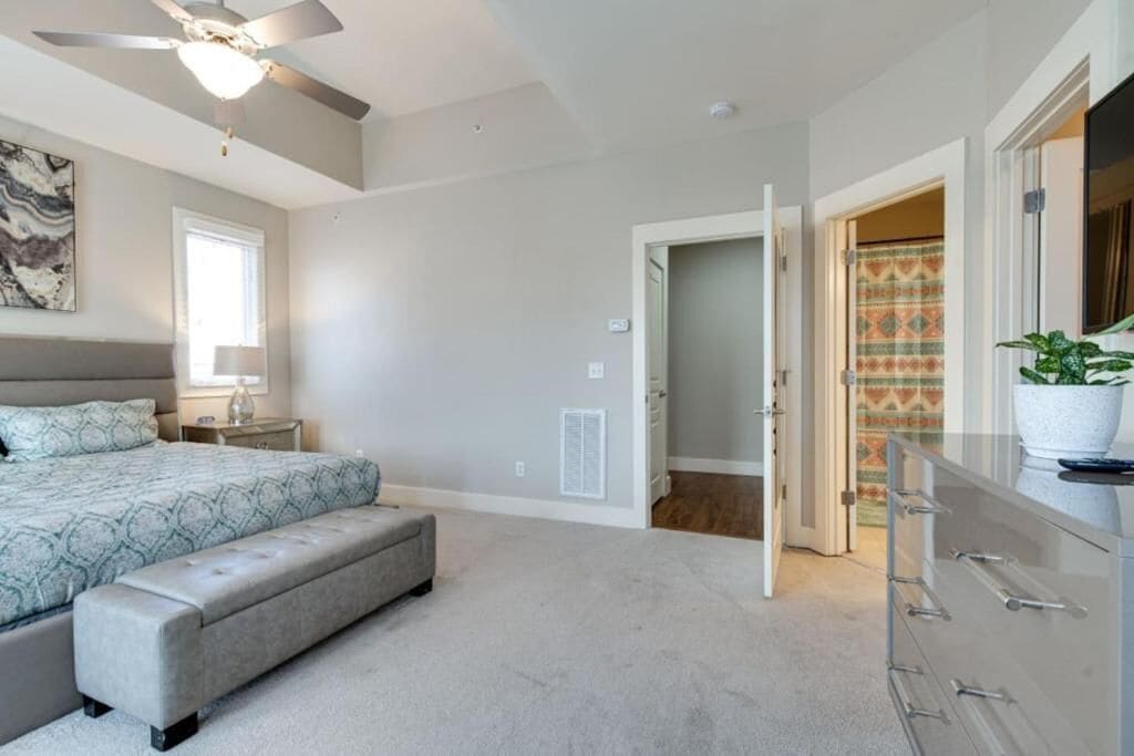 Apartamento familiar, 2 habitaciones, no fumadores, cocina | Escritorio y espacio para trabajar con un portátil