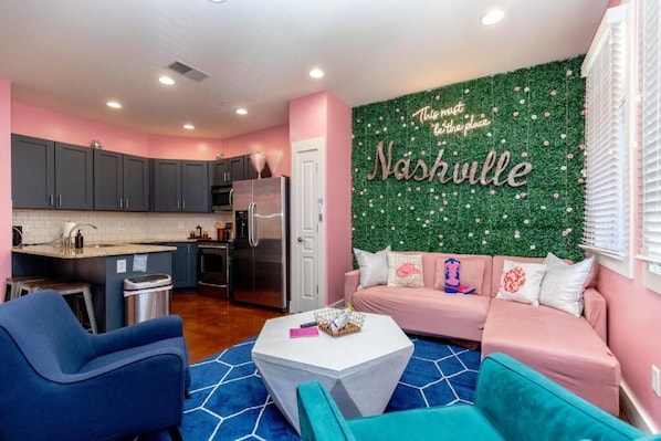 Family Condo, 2 Bedrooms, Non Smoking, Kitchen | Living area