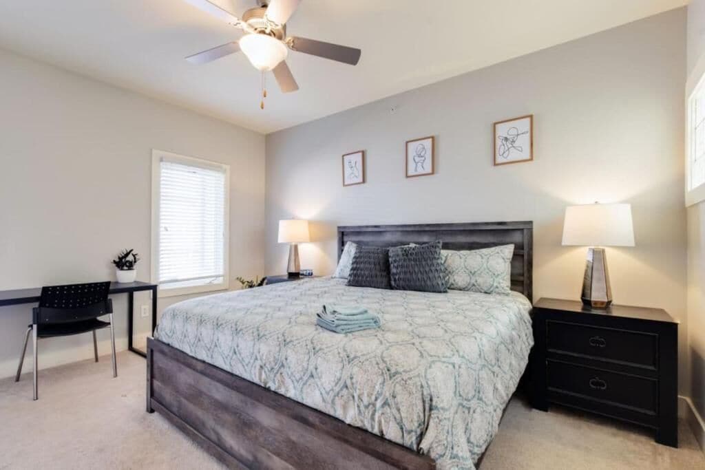 Apartamento familiar, 2 habitaciones, no fumadores, cocina | Escritorio y espacio para trabajar con un portátil