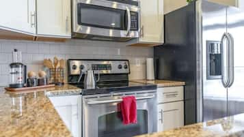 Family Condo, 2 Bedrooms, Non Smoking, Kitchen | Private kitchen | Full-size fridge, microwave, oven, stovetop