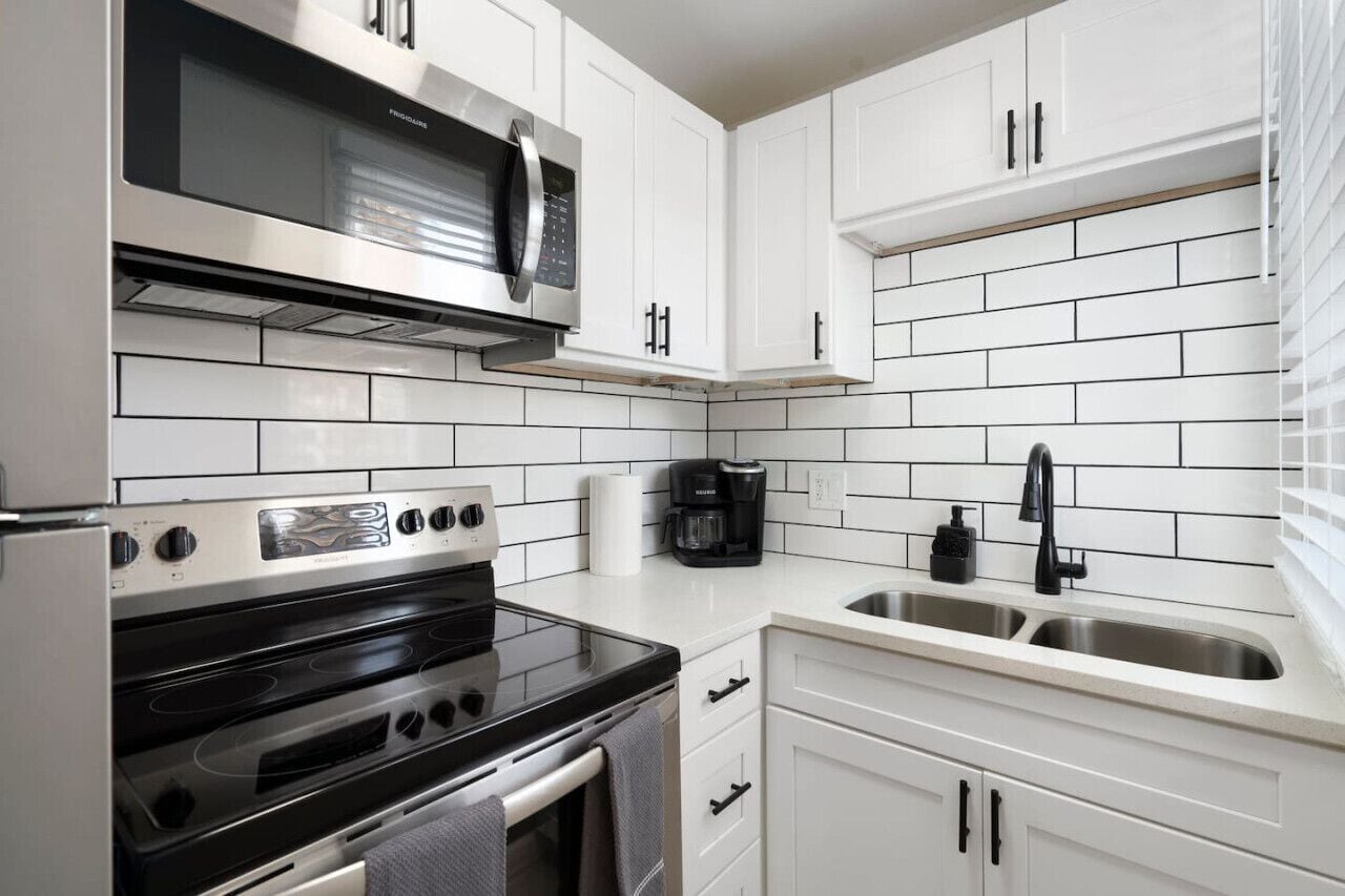 Refrigerador, microondas, horno, placa de cocina