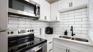 Refrigerador, microondas, horno, placa de cocina