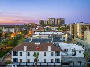 Exterior - The Phoenix Modern Apt (Phoenix)