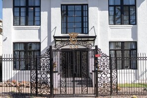 Exterior - The Phoenix Modern Apt (Phoenix)