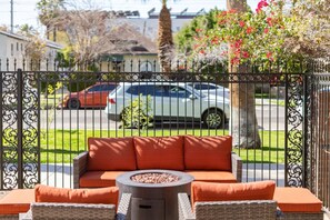 Exterior - The Phoenix Modern Apt (Phoenix)