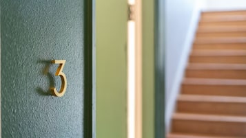 Appartement, 1 chambre, non-fumeurs | Bureau, espace de travail pour ordinateur portable, Wi-Fi gratuit