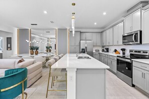 Micro-ondes, four, plaque de cuisson, lave-vaisselle