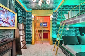 10 habitaciones, tabla de planchar con plancha, cuna de viaje y wifi 