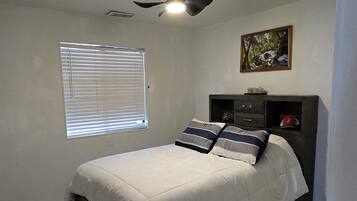 4 dormitorios, escritorio, tabla de planchar con plancha y wifi