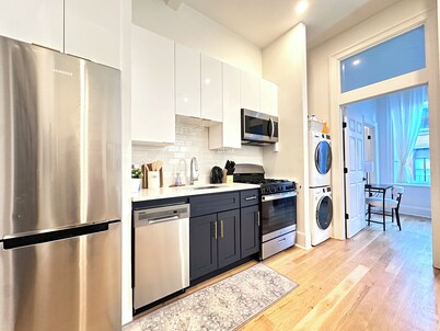 Downtown 1BR Apt w/kitchen, Near Convention Center & PPAC