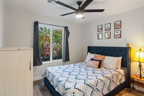 2 chambres, fer et planche à repasser, Wi-Fi, draps fournis