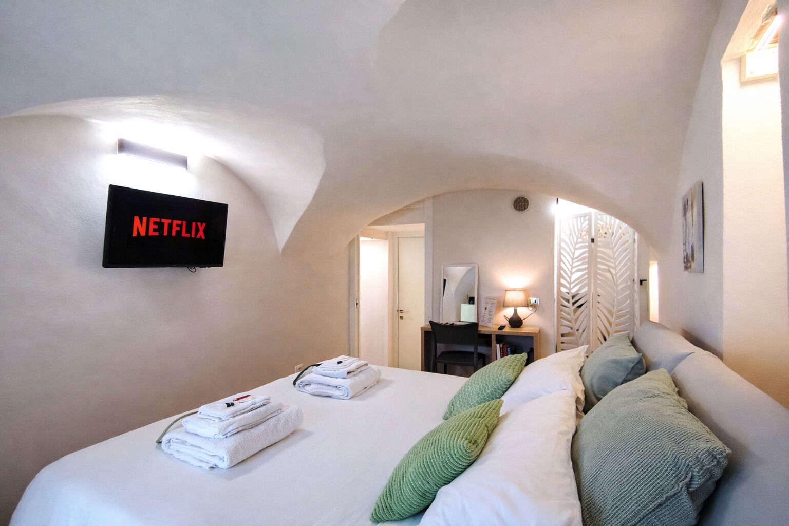 1 habitación, tabla de planchar con plancha, wifi y ropa de cama 