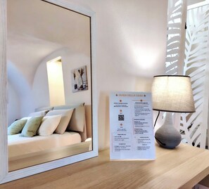 1 dormitorio, tabla de planchar con plancha, wifi y ropa de cama