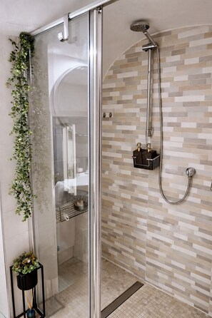 Unclassified image, 5 of 16, button - Sea & Valley View ★★★★★ | Renovated Apartment in Perinaldo – Perfect for Couples (Perinaldo)